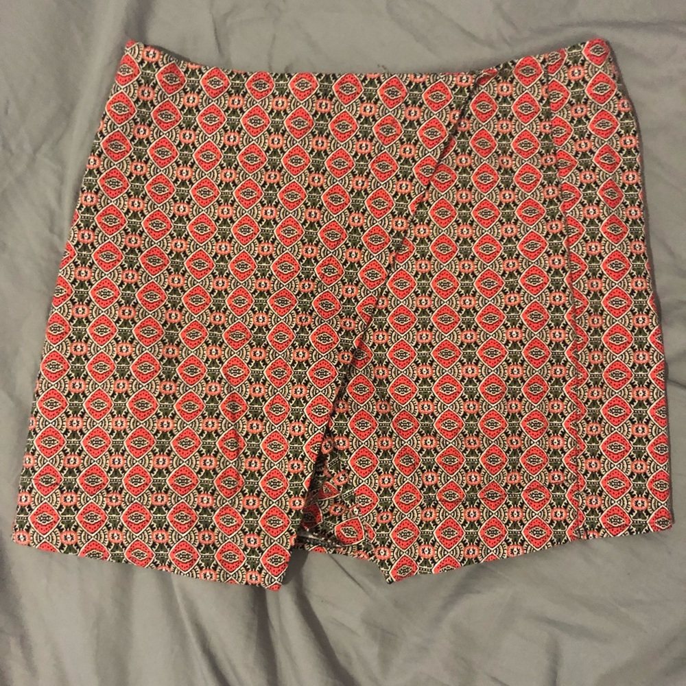 Hollister 🌙 Red Pattern Skort